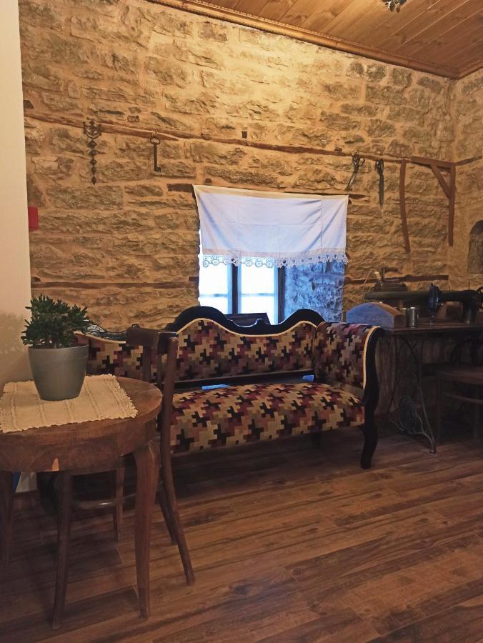 Hotel Praga Gjirokastër Buitenkant foto