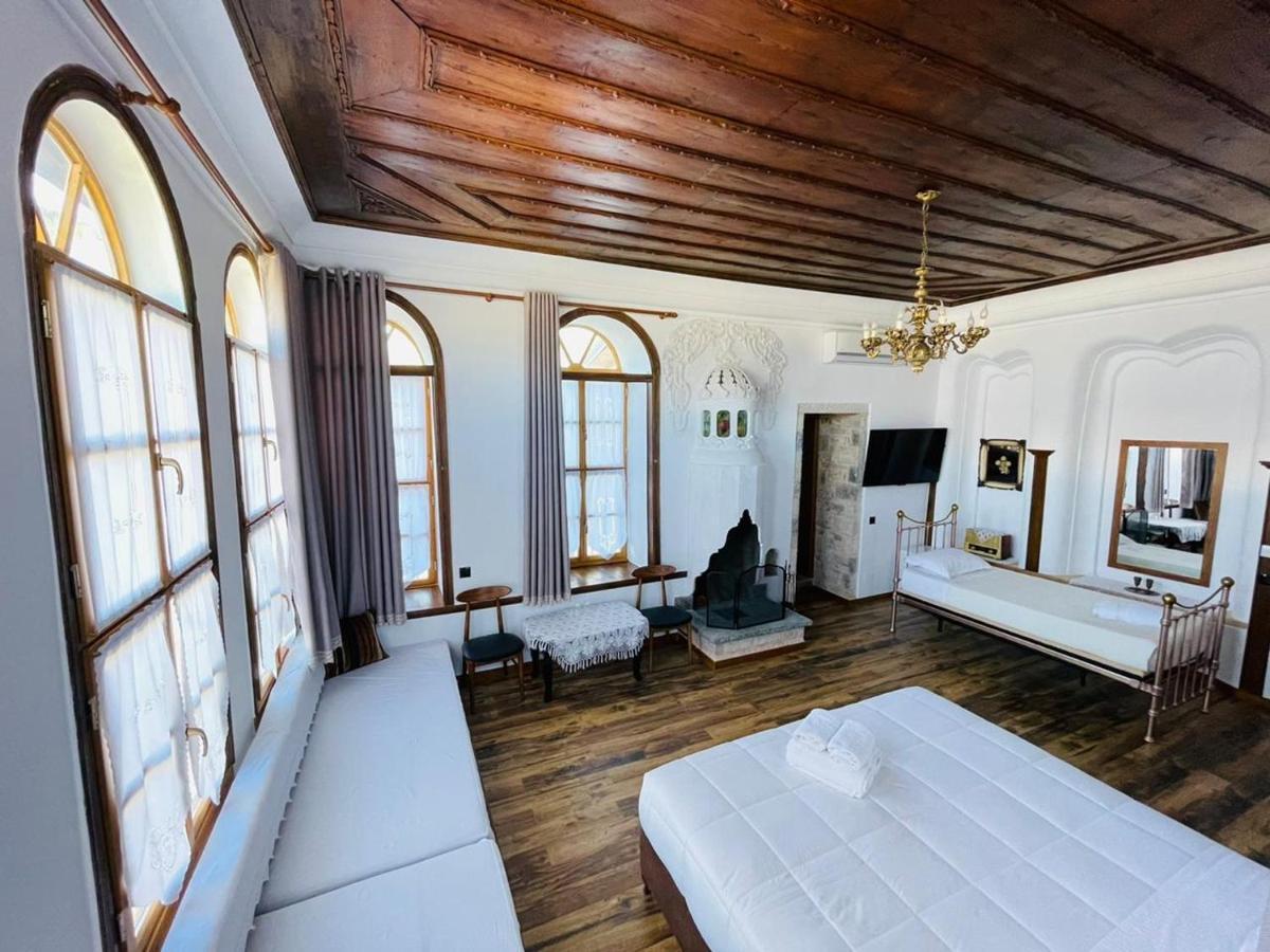 Hotel Praga Gjirokastër Buitenkant foto