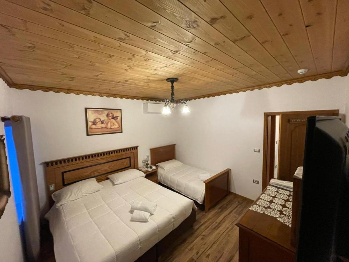 Hotel Praga Gjirokastër Kamer foto
