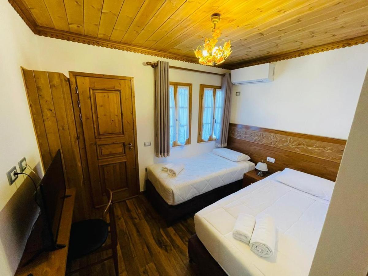Hotel Praga Gjirokastër Buitenkant foto