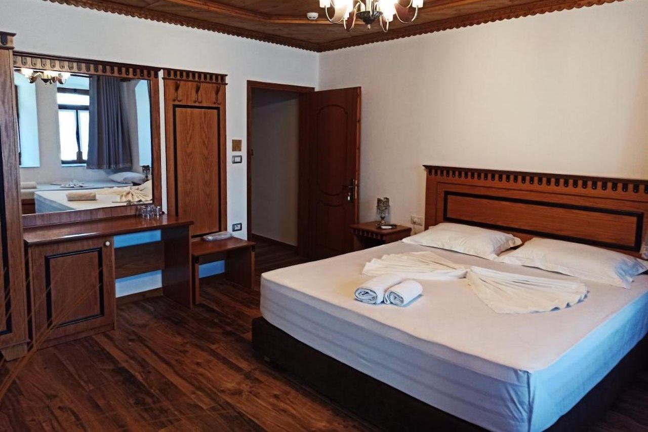 Hotel Praga Gjirokastër Buitenkant foto